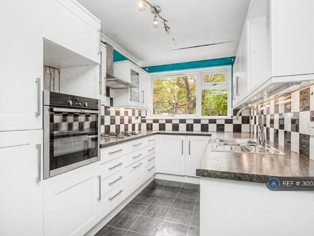 Merchiston Gardens, Edinburgh, EH10 3 bed flat to rent £1,850 pcm £427 pw