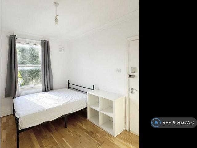 Mercia Grove, London, SE13 Studio to rent £1,199 pcm £277 pw