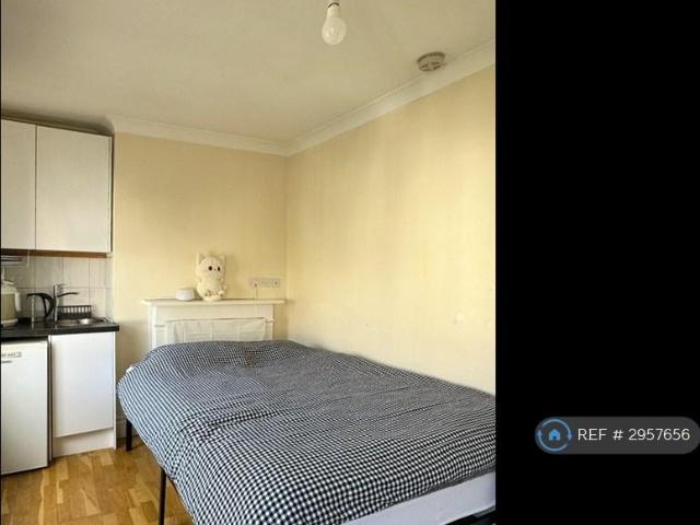 Mercia Grove, London, SE13 Studio to rent £1,299 pcm £300 pw