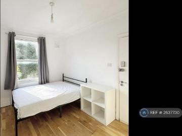 Mercia Grove, London, SE13 Studio to rent £1,275 pcm £294 pw