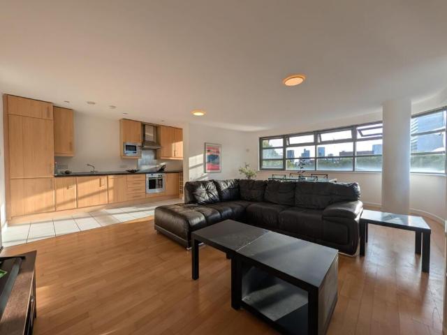 Mercury Building, MANCHESTER, M1 3BL 2 bed flat to rent £1,650 pcm £381 pw