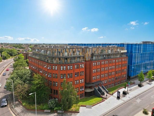 Mercury Gardens, Romford RM1, 1 bed flat to rent, £1,675 pcm | PrimeLocation