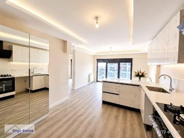 Merdivenköy'de Minibüs Caddesine Yakın Güvenlikli Prestijli Sıfır Binada 1+1