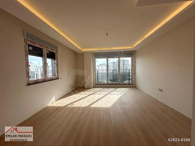 Merdivenköyde Ana Cadde Üzerinde Sıfır Binada 3+1 Dubleks Daire