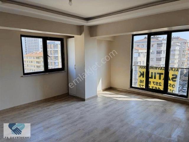Merdivenköy'de Satılık 3+1 Dubleks Teraslı Daire