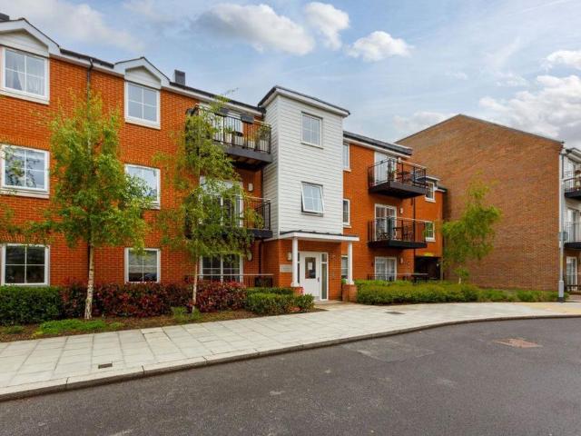 Mere Road, Dunton Green TN14 5FX 2 bed apartment to rent £1,750 pcm £404 pw
