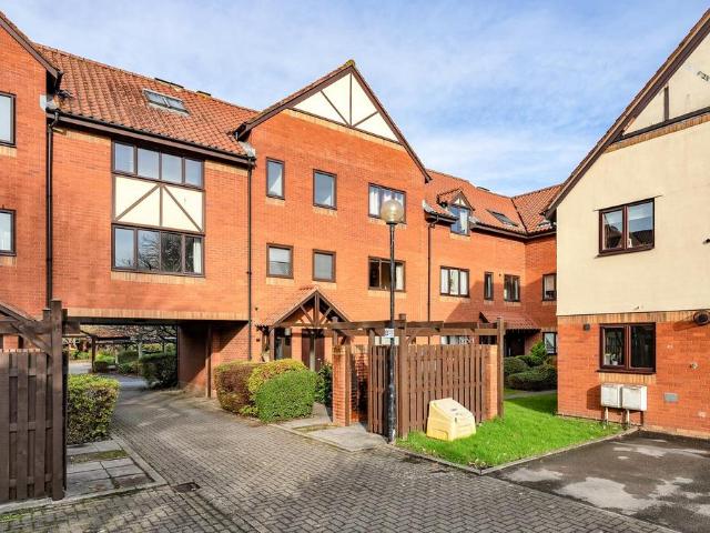 Meredith Court, City Centre 1 bed flat to rent £1,275 pcm £294 pw