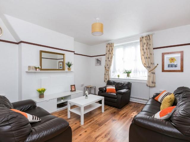 Meredith House, Boleyn Road, London N16, 1 bed flat to rent, £1,695 pcm | PrimeLocation