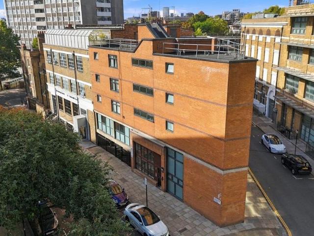 Meredith Street, London, EC1R Studio to rent £1,800 pcm £415 pw