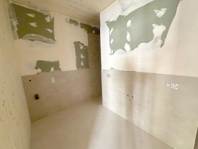 Merhring: Moderne Neubau Erdgeschosswohnung mit eigenem Eingang, Stellplatz und Terrasse