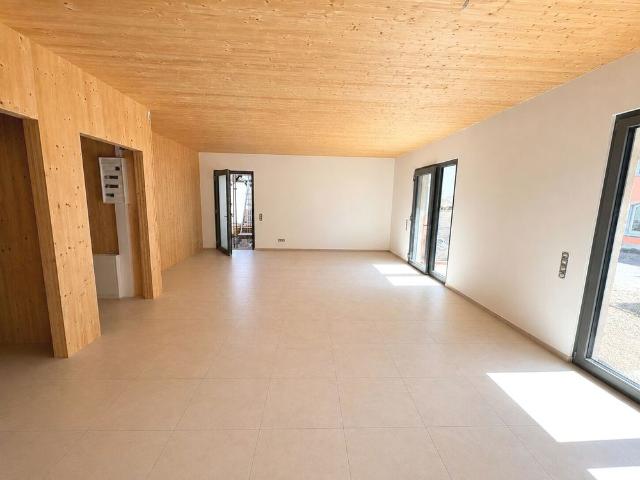 Merhring: Moderne Neubau Erdgeschosswohnung mit eigenem Eingang, Stellplatz und Terrasse