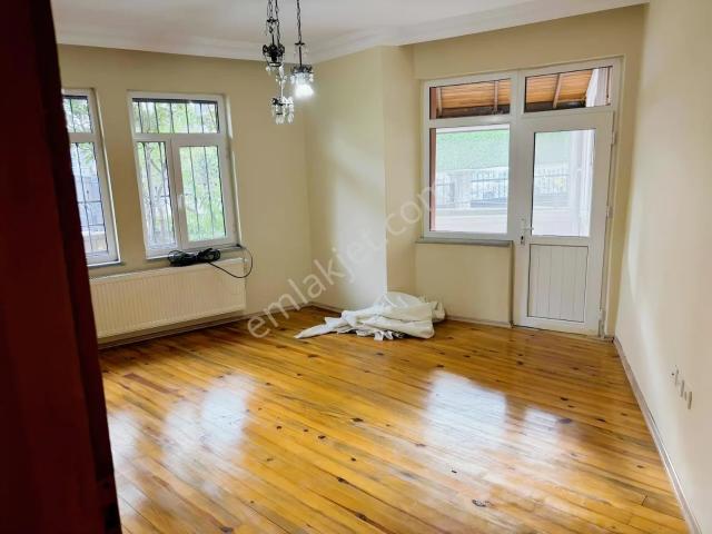 Meriç Çayrak'tan Müstakil 2 Katlı Evin 1.katı Kiralık cambalkon