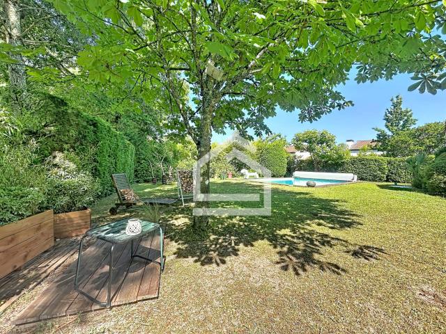 Merignac Les Eyquems Maison de famille avec piscine 218m² Mérignac
