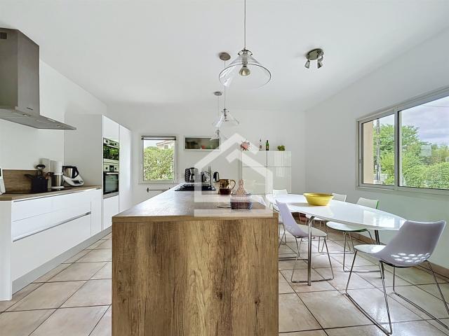 Merignac Les Eyquems Maison de famille avec piscine 218m² Mérignac