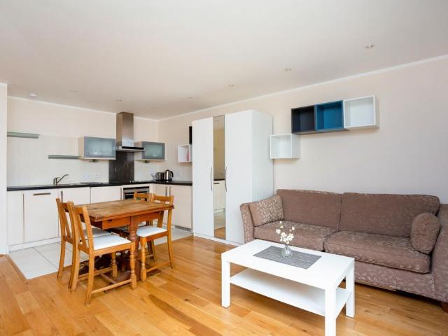 Meridian Court, Bermondsey, SE16 Studio to rent £1,700 pcm £392 pw