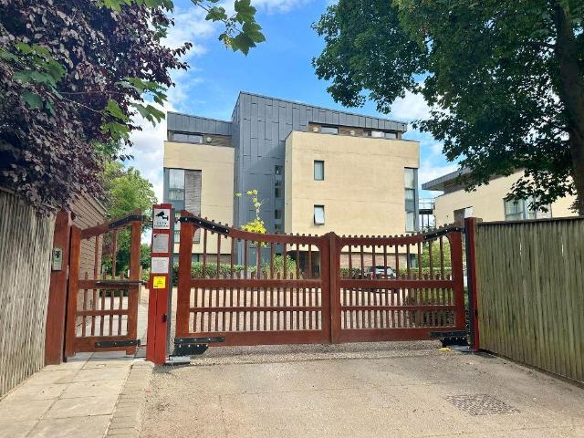 Meridian Gardens, Newmarket 2 bed apartment to rent £1,650 pcm £381 pw