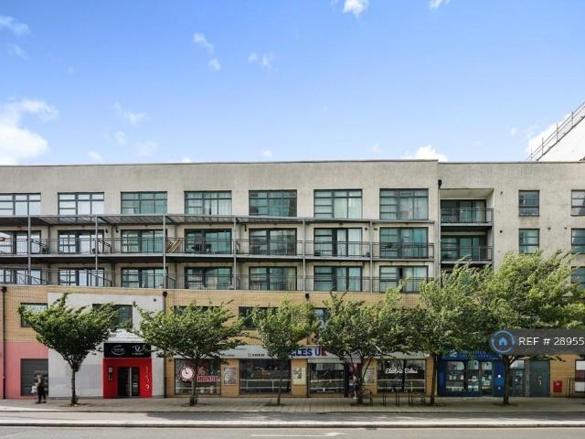 Meridian Point, London, SE8 4 bed flat to rent £4,000 pcm £923 pw