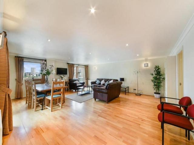 Meridian Place, Canary Wharf, E14 4 bed apartment to rent £4,200 pcm £969 pw
