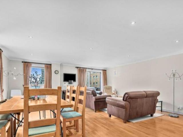 Meridian Place, London, E14 4 bed apartment to rent £4,200 pcm £969 pw