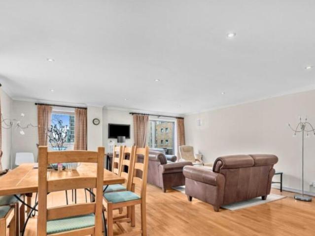 Meridian Place, London E14, 4 bed flat to rent, £4,500 pcm | PrimeLocation