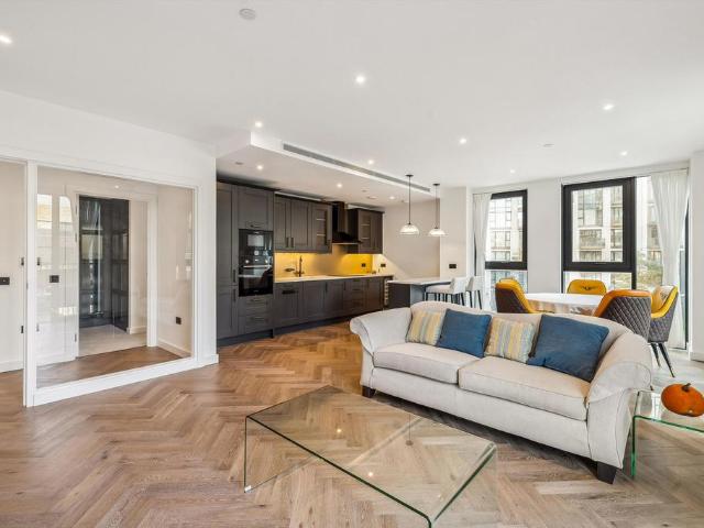 Merino Gardens, Wapping, London, E1W. 2 bed flat to rent £4,996 pcm £1,153 pw