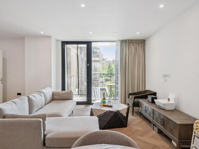Merino Gardens, London, E1W 2 bed flat to rent £4,550 pcm £1,050 pw