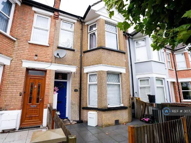 Merivale Road, Harrow, HA1 4 bed terraced house to rent £2,650 pcm £612 pw