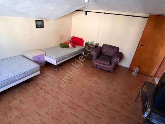 Merkez 2+1 Eşyalı Çatı Katı