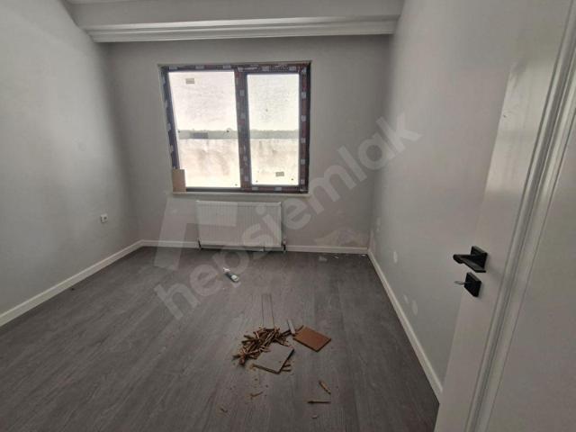 MERKEZ EMLAKTAN 2+1 METROBÜSE 2 DK SIFIR LÜX SATILIK DAİRE
