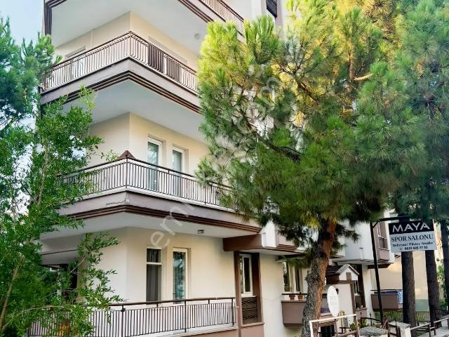 Merkez İstiklal Mahallesinde 2+1 Bahçekatı Satılık Daire&işyeri