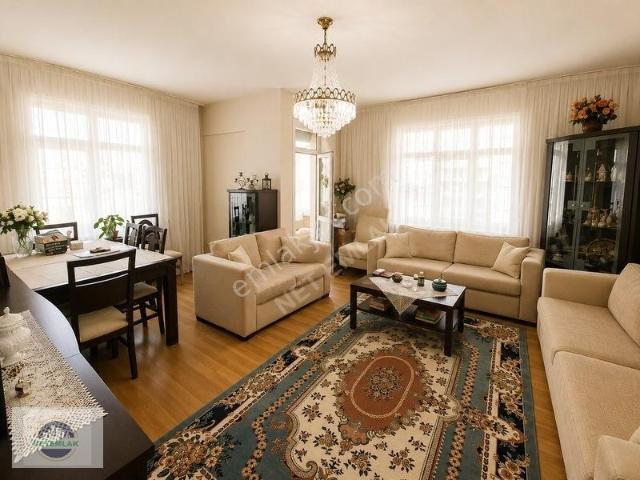 Merkez Mahallesinde Geniş Ve Masrafsız Daire 2+1 110m2 Ara Kat