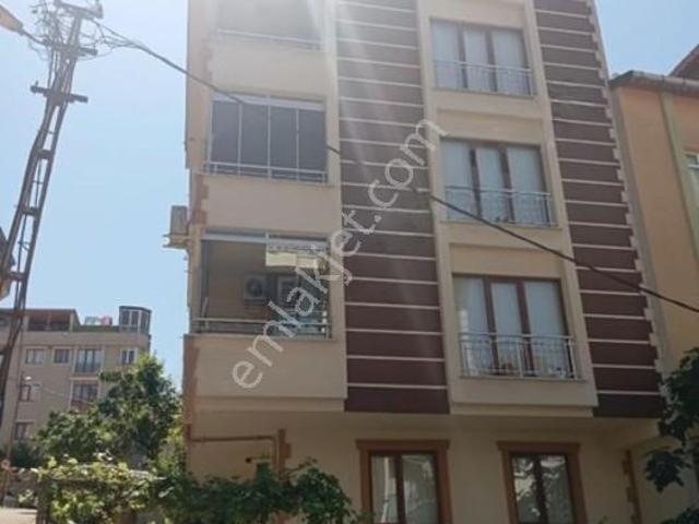 Merkez Mahallesinde 2+1 Geniş Bahçeli Açık Otoparklı