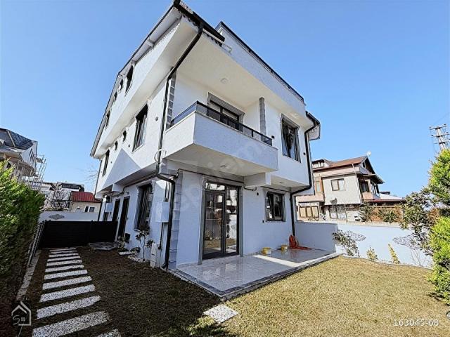 MERKEZ PLAJDA ULTRA LÜKS VİLLA !