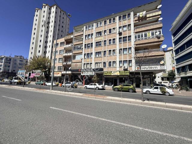 Merkezde 4+1 | 250 M² Brüt | Kiralık Daire