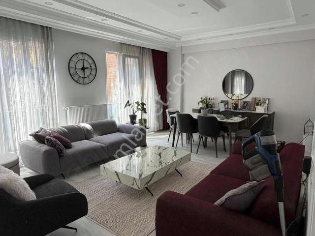 Merkezde 3+1 135m2 4 Yıllık Orta Kat Daire eşyasız