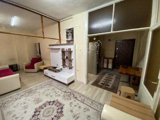 Merkezde Cadde Üzerinde Geniş 1+1 Eşyalı Kiralık Daire
