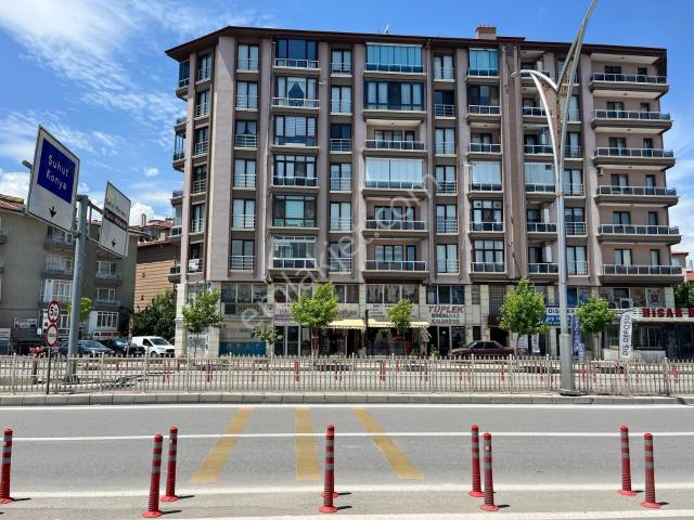 Merkezde Cumhuriyet Mh Önü Kapanmaz Manzaralı Ara Kat Geniş 4+1