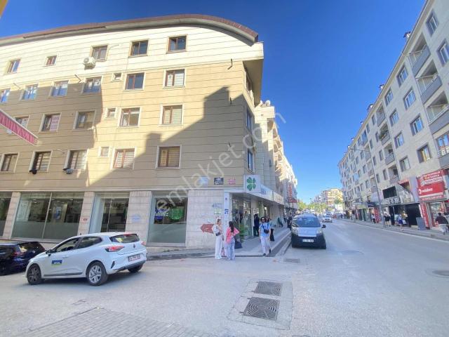 Merkezde Garanti Bankası Üzeri Arakat Yeni Eşyalı Geniş 2+1