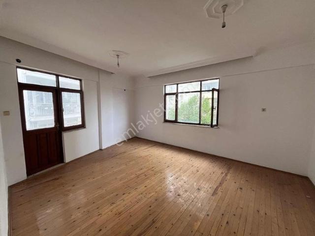 Merkezde Geniş Kiralık 3+1 Daire