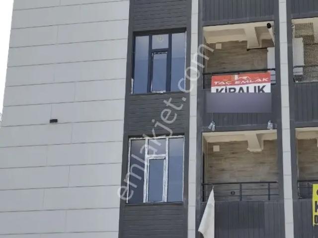 Merkezde Hastane Karşısı Üniversite Yolu Sıfır Kiralık Daire