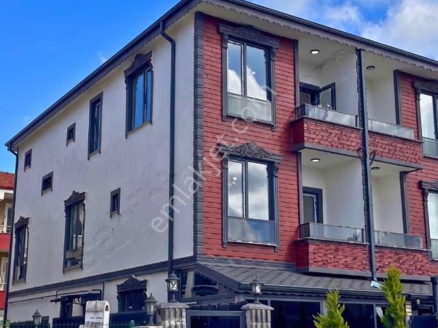 Merkez'de Kış Bahçeli, Ayrı Mutfaklı 3+1 Villa
