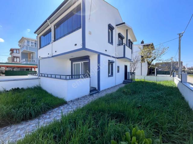 Merkezde Markete Denize Yürüme Mesafesinde 2+1 İskanlı Villa