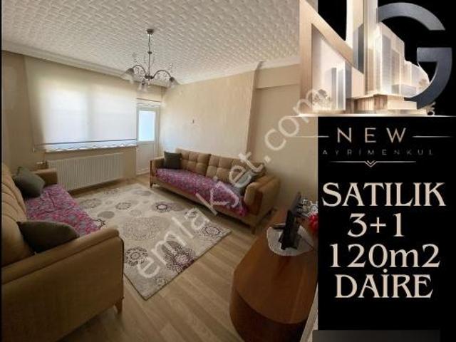 Merkezde Millet Bahçesi Yanında 120 M² Gün Boyu Aydınlık 3+1