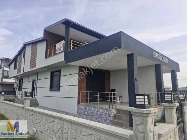 Merkez'den 3+1 Üç Cephesi Bahçeli Satılık Villa