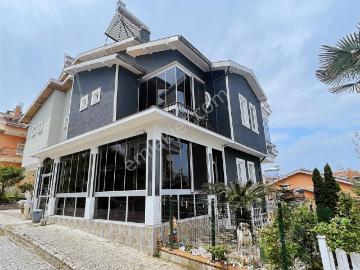 Merkeze Yakın 5+1 Deniz Manzaralı Tripleks Villa