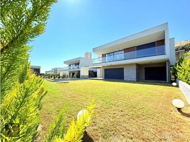 MERKEZE YAKIN724 GÜVENLİKÖZEL HAVUZOTOPARK500 M2 BAHÇEVRFULTRA LÜX5+1TAMAMI MÜSTAKİL