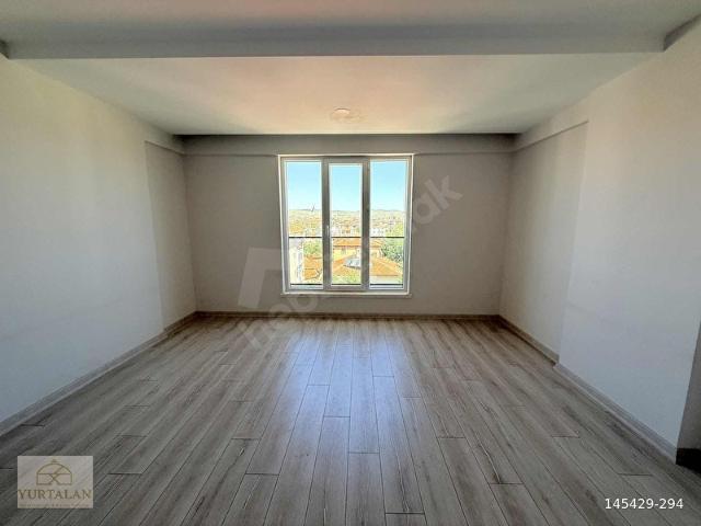 MERKEZE YAKIN MESAFEDE İSKNLI 2+1 KLASİK MUTFAKLI GENİŞ DAİRE
