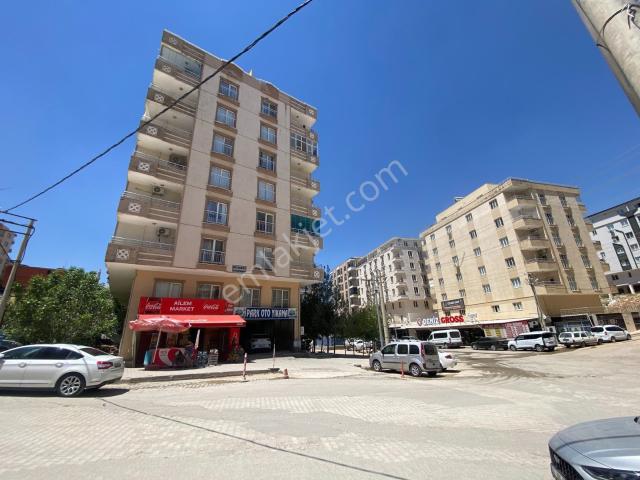 Merkezi Konum Muaazam Genişlikte Eşyasız Kiralık 1+1 Daire
