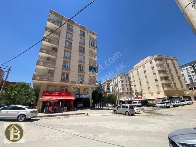 Merkezi Konum Muaazam Genişlikte Eşyasız Kiralık 1+1 Daire