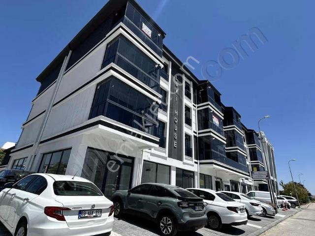 merkezi Konum Cadde Üzeri Lüks Eşyalı Satılık 1+1
